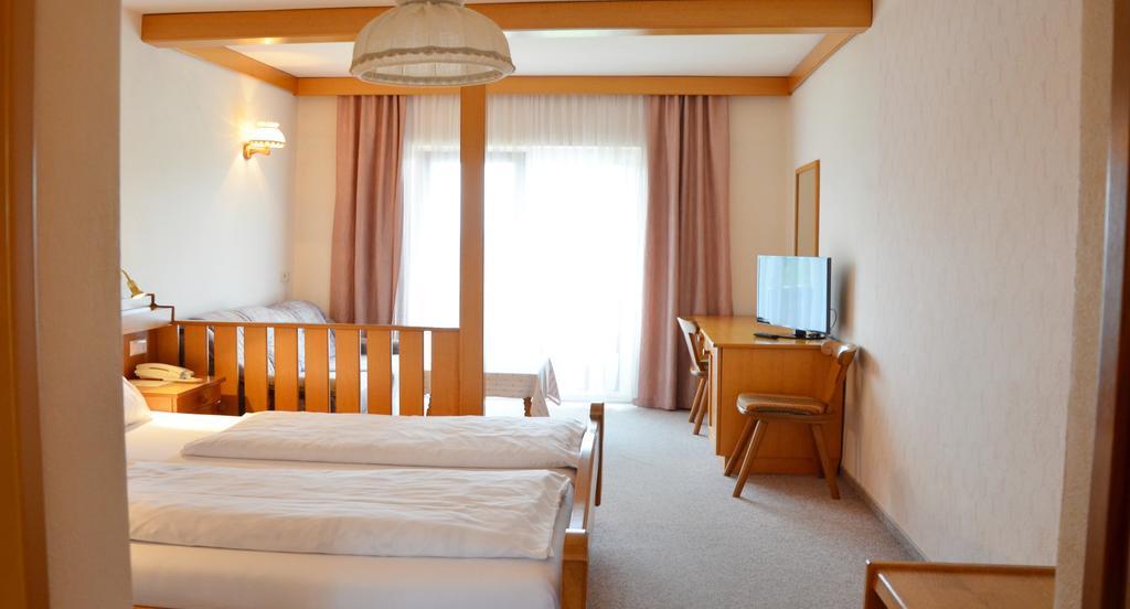 Hotel Fantur Velden am Woerthersee Exterior photo